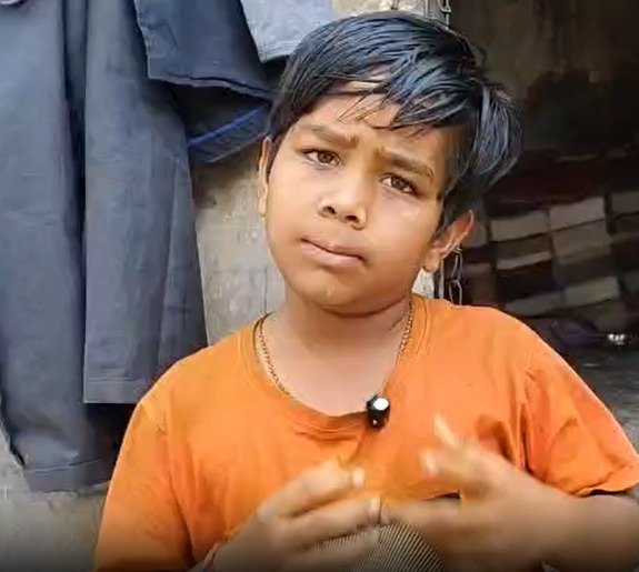 Young Shubham Waghari performing Tali Bhandara and blessing newlywed couples at Jejuri Khandoba Gad