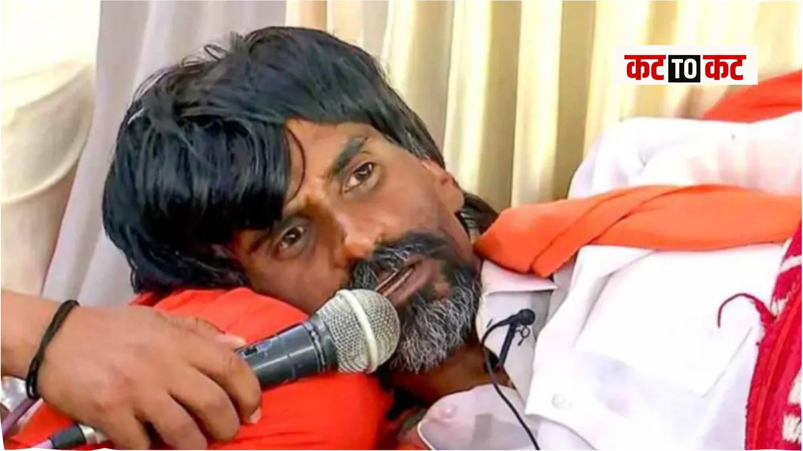 Manoj Jarange Patil becomes emotional while speaking to Maratha reservation supporters in Patoda, Beed, during his march towards Mumbai