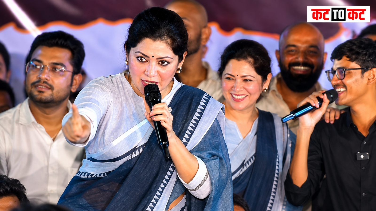Dipali Sayyed interacting with MPSC protest students at the protest site near S M Joshi Bridge in Pune.